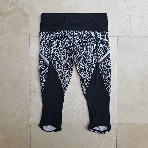 Lululemon Black & White Crop Leggings - Picture 7 of 14